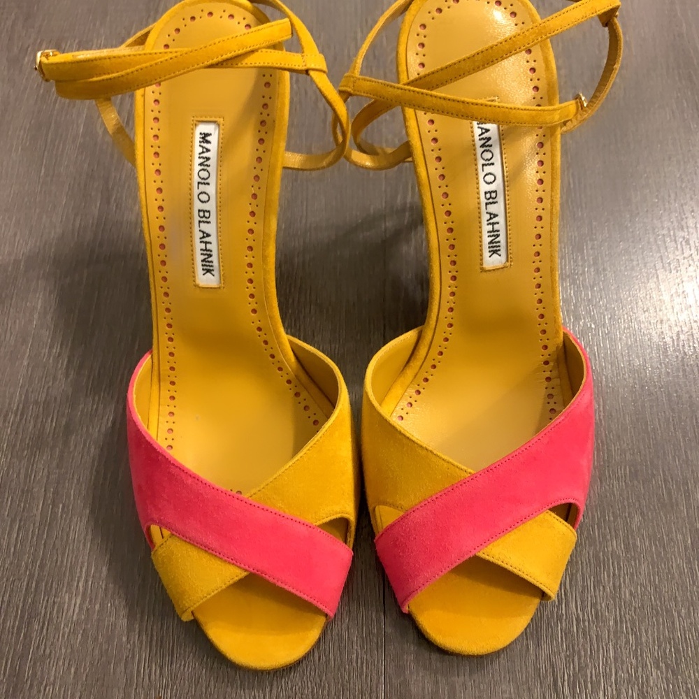 💯 Authentic Manolo Blahnik Mumbi Stiletto Heels